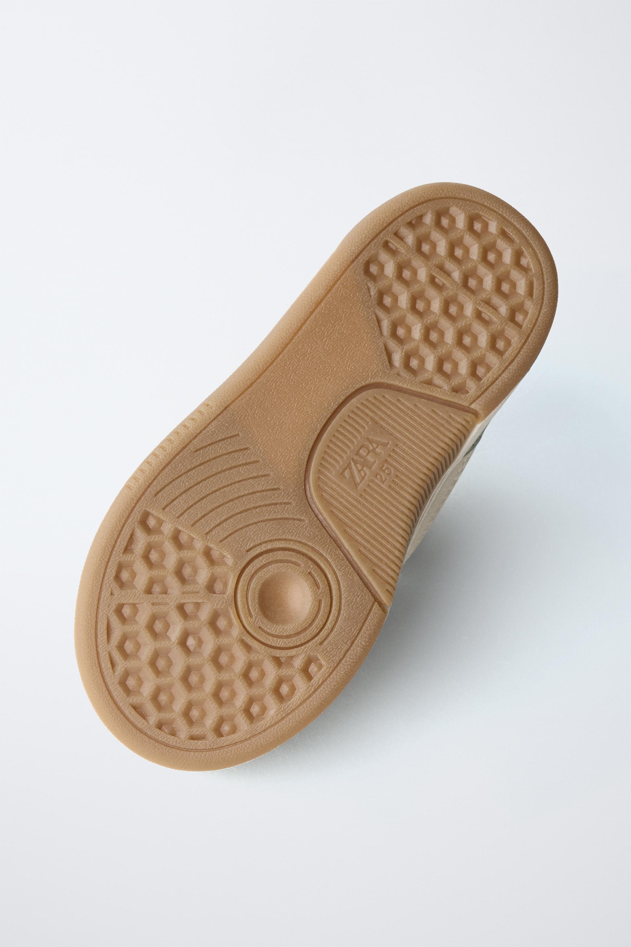 BASKETS MONTANTES EN MOUSSE MINNIE MOUSE © DISNEY