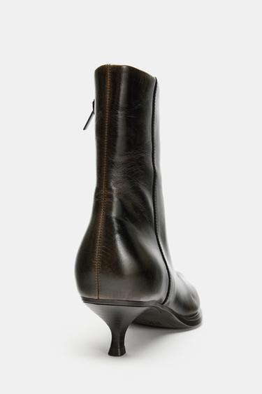 BOTTINES KITTEN HEEL EN CUIR - Marron de Zara - Image 4