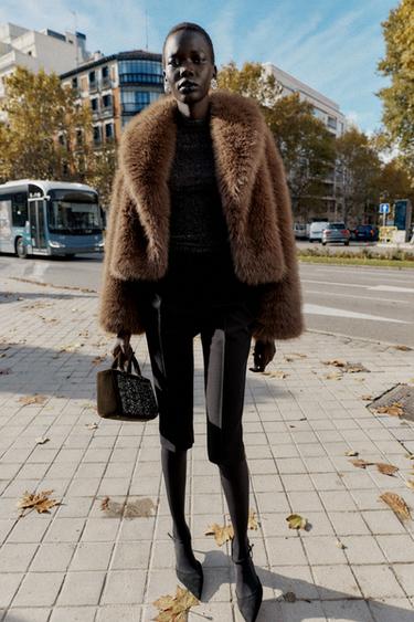 BERMUDA LARGA ENTALLADA - Negro de Zara