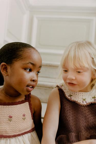 КОМБИНИРОВАННОЕ ТРИКОТАЖНОЕ ПЛАТЬЕ — ЭКРЮ от Zara