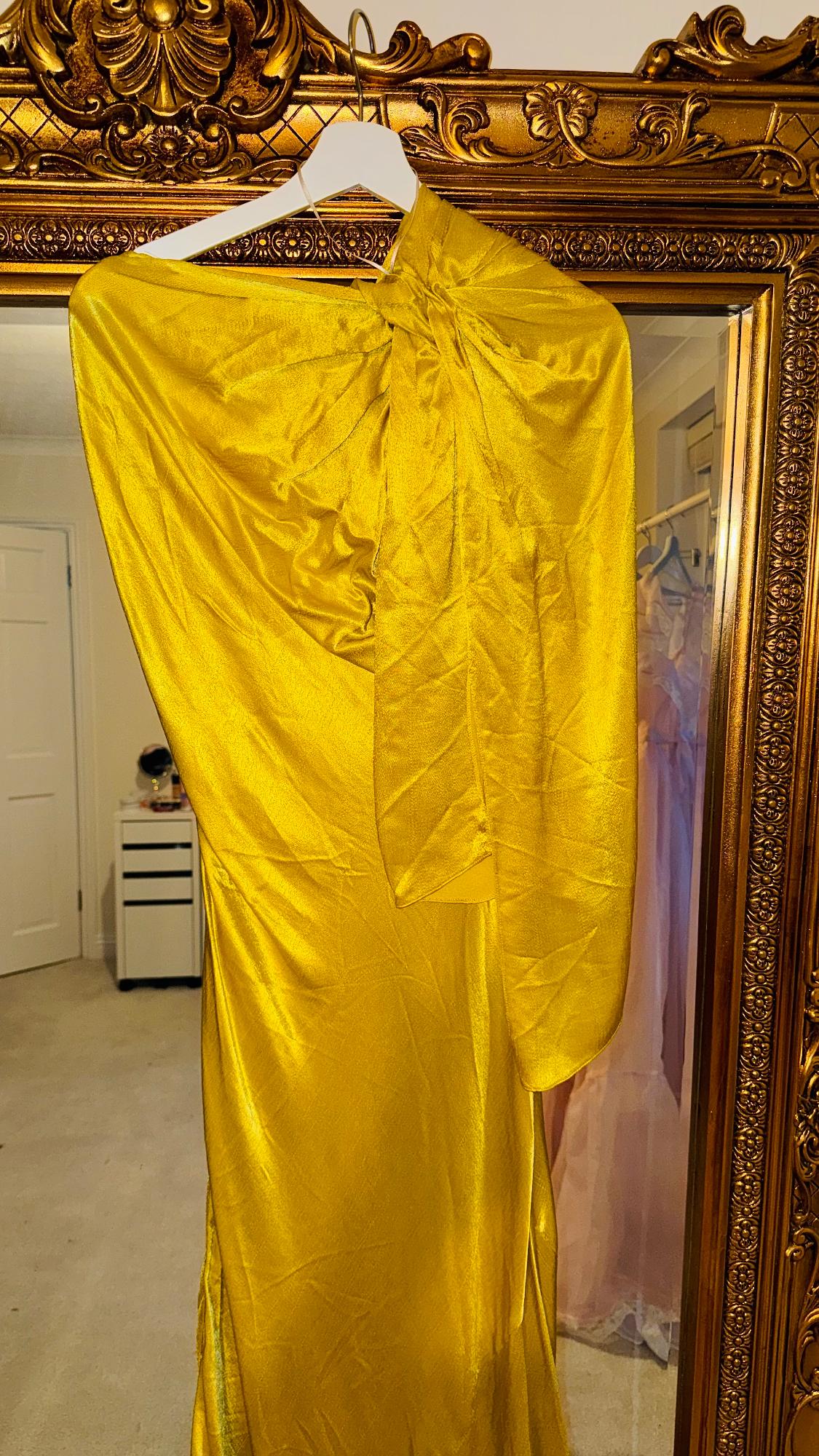 LIMITED EDITION OPEN SHOULDER DRESS - Image 3