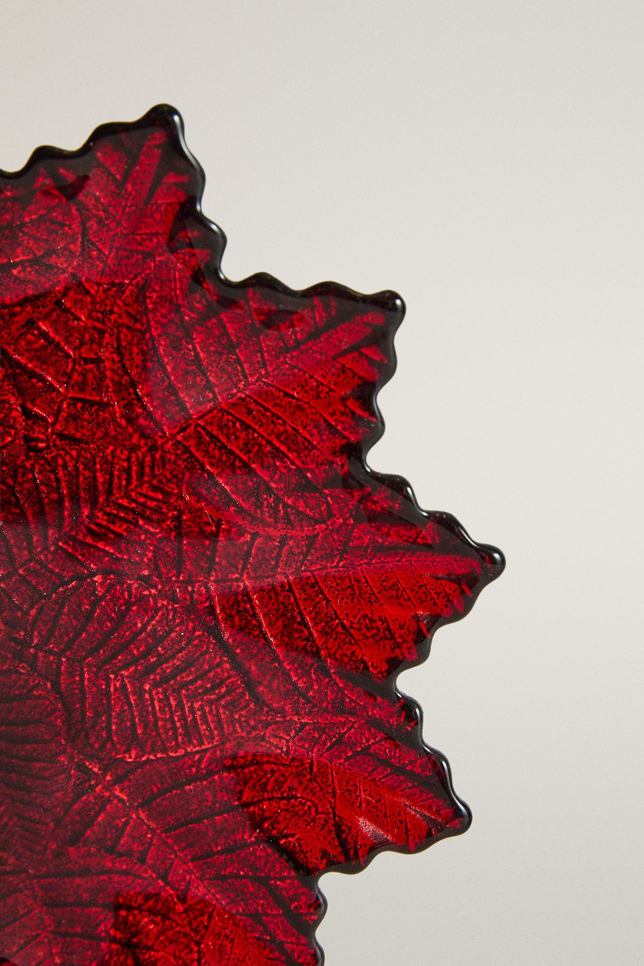 CHRISTMAS FLORAL GLASS DESSERT PLATE — Red