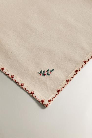 PACK OF CHRISTMAS NAPKINS WITH FLORAL EMBROIDERY (PACK OF 2) - Ecru by Zara - Image 3