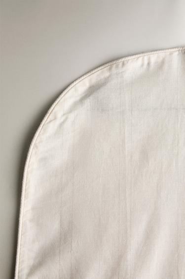 HOUSSES DE PROTECTION VÊTEMENTS GRAND FORMAT (LOT DE 2) - Écru / Beige de Zara - Image 2