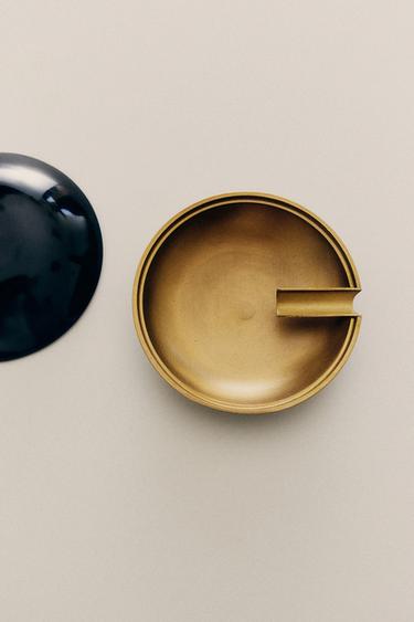LACQUERED BRASS ASHTRAY - Black gold by Zara