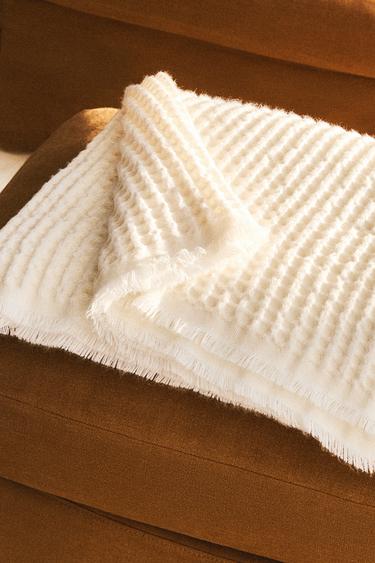 WAFFLE-EFFECT THROW - Ecru by Zara
