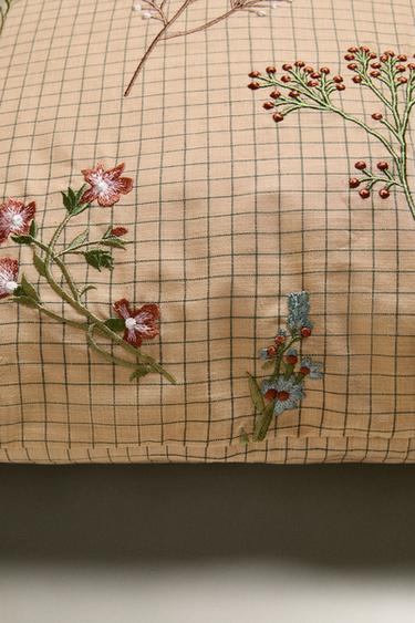 HOUSSE DE COUSSIN FLEURS BRODÉES - Beige clair de Zara - Image 2
