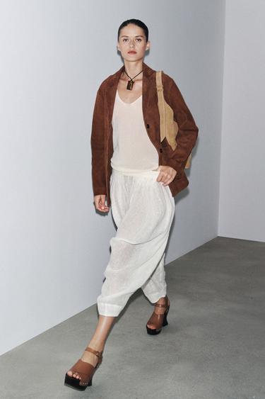 SUEDE MAXI BUCKET BAG WITH HANDLE DETAIL - SAND/BROWN by Zara