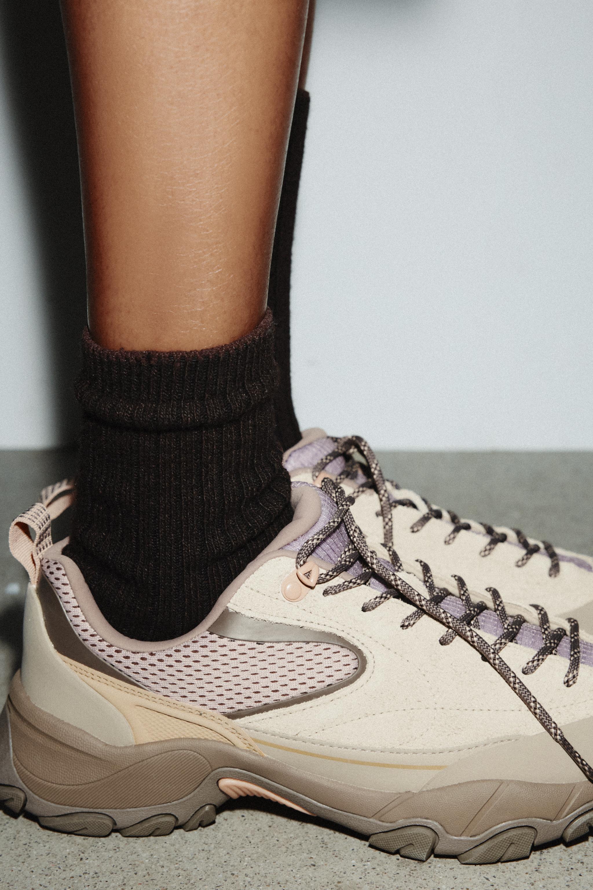 CHAUSSURE DE SPORT ÉLASTIQUES