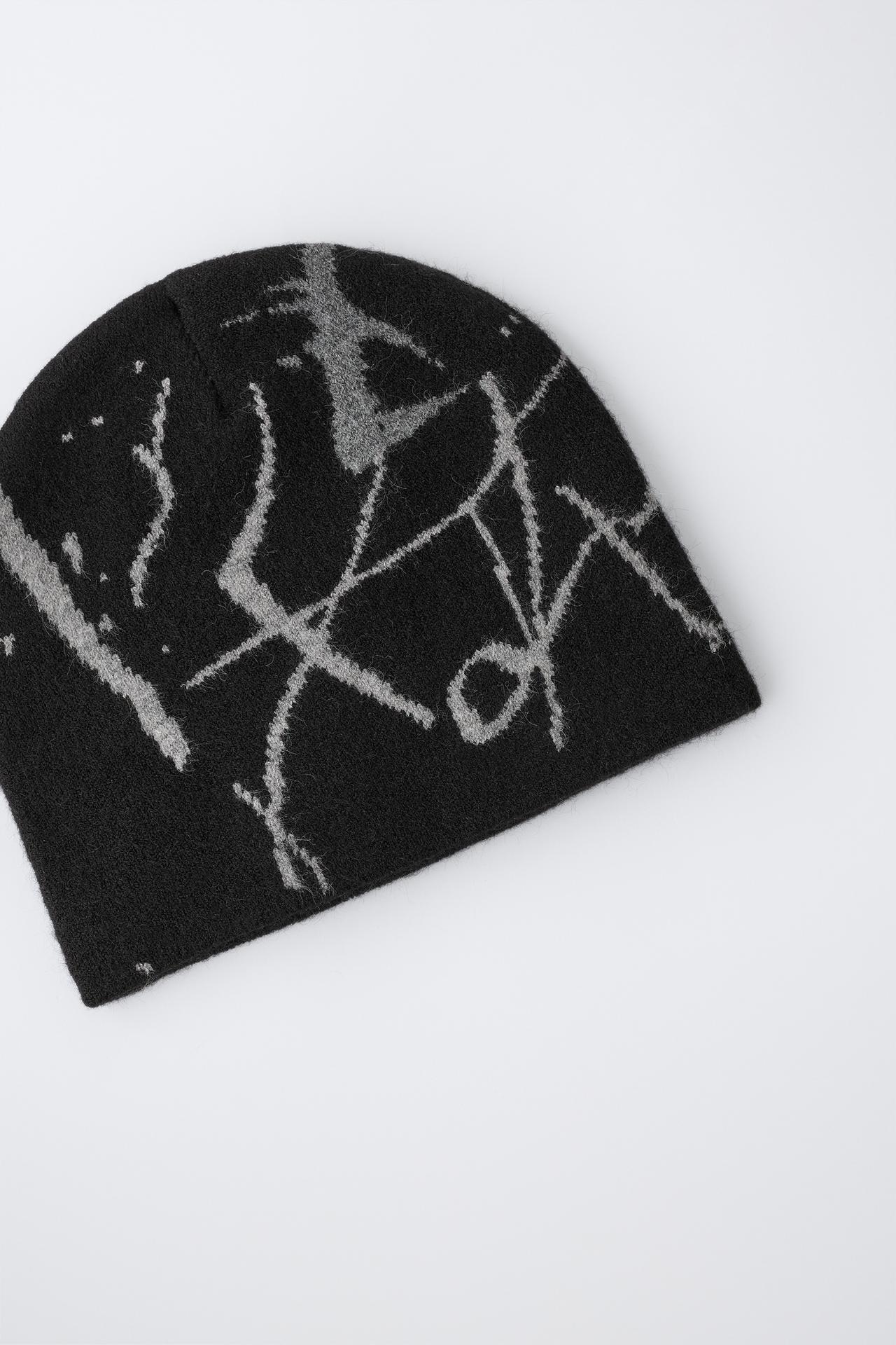 GRAFFITI KNIT BEANIE — Black