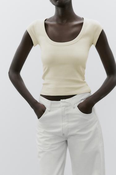 ラウンドネックTシャツバターZaraのラウンドネックTシャツ - バター