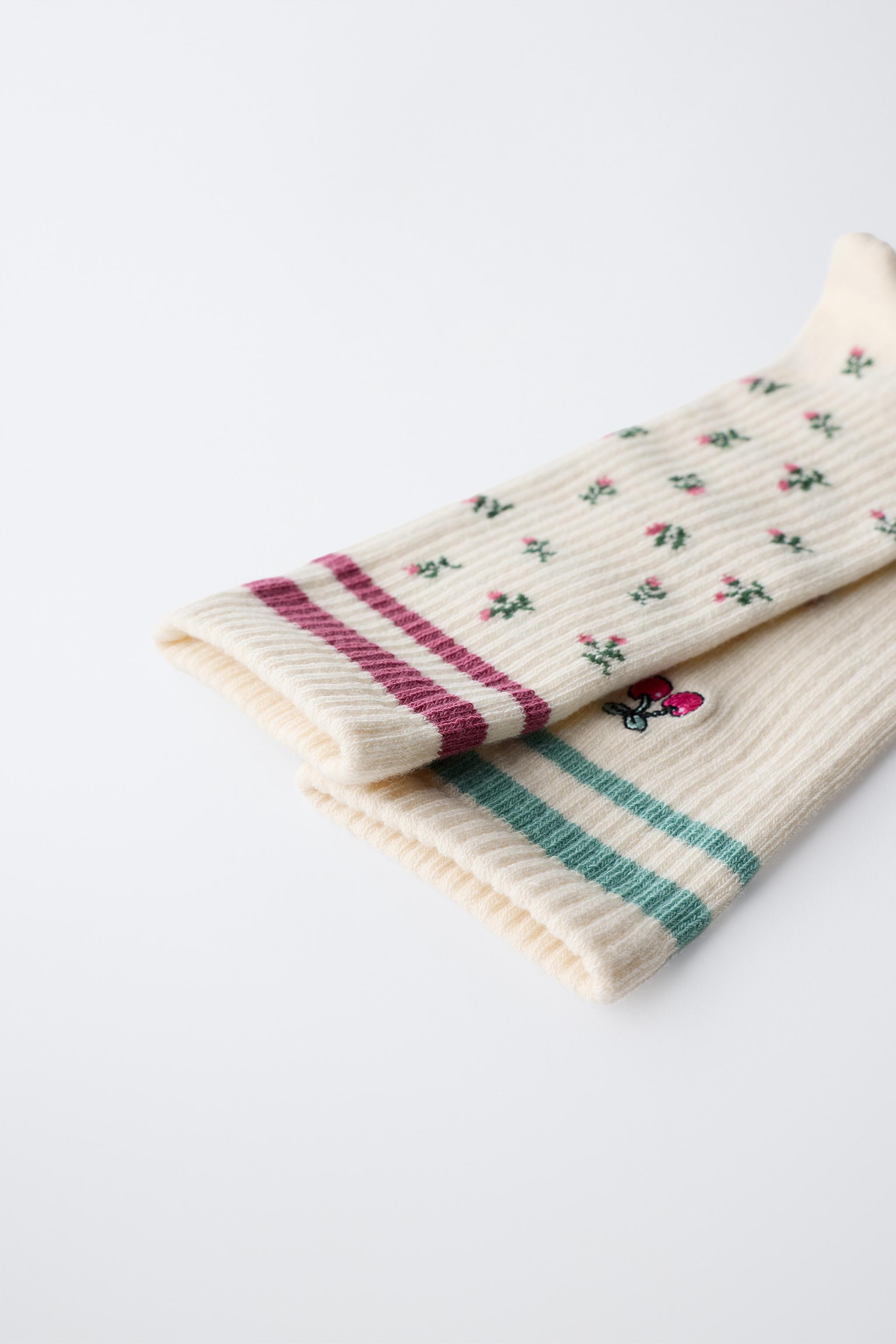 LOT DE DEUX CHAUSSETTES LONGUES FLEURS ET BANDES