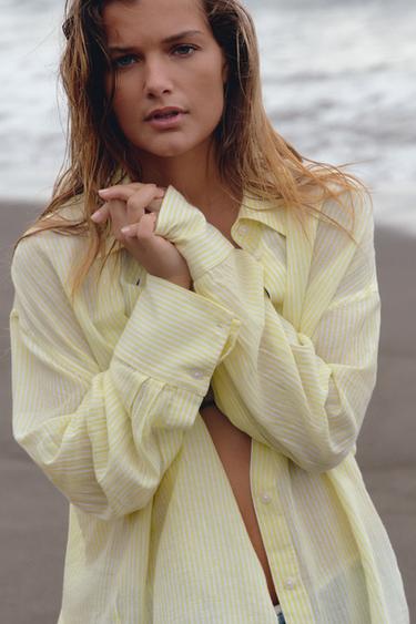 قميص OVERSIZE شاش مخطط - أبيض/أصفر الخاص بـ Zara