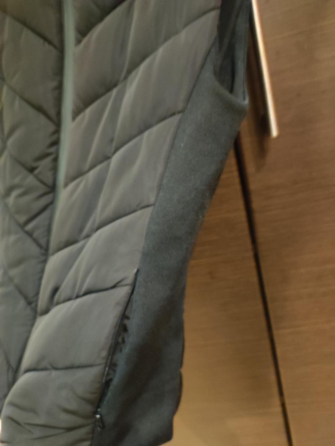 FITTED PUFFER GILET WITH HOOD - Image 4