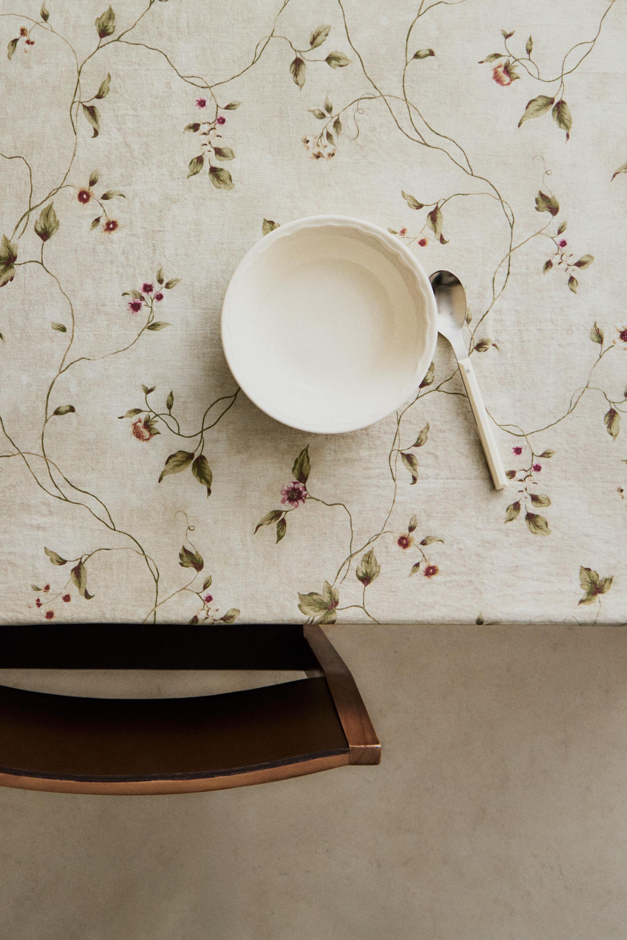 NAPPE IMPRIMÉE FLORALE DENTELLE