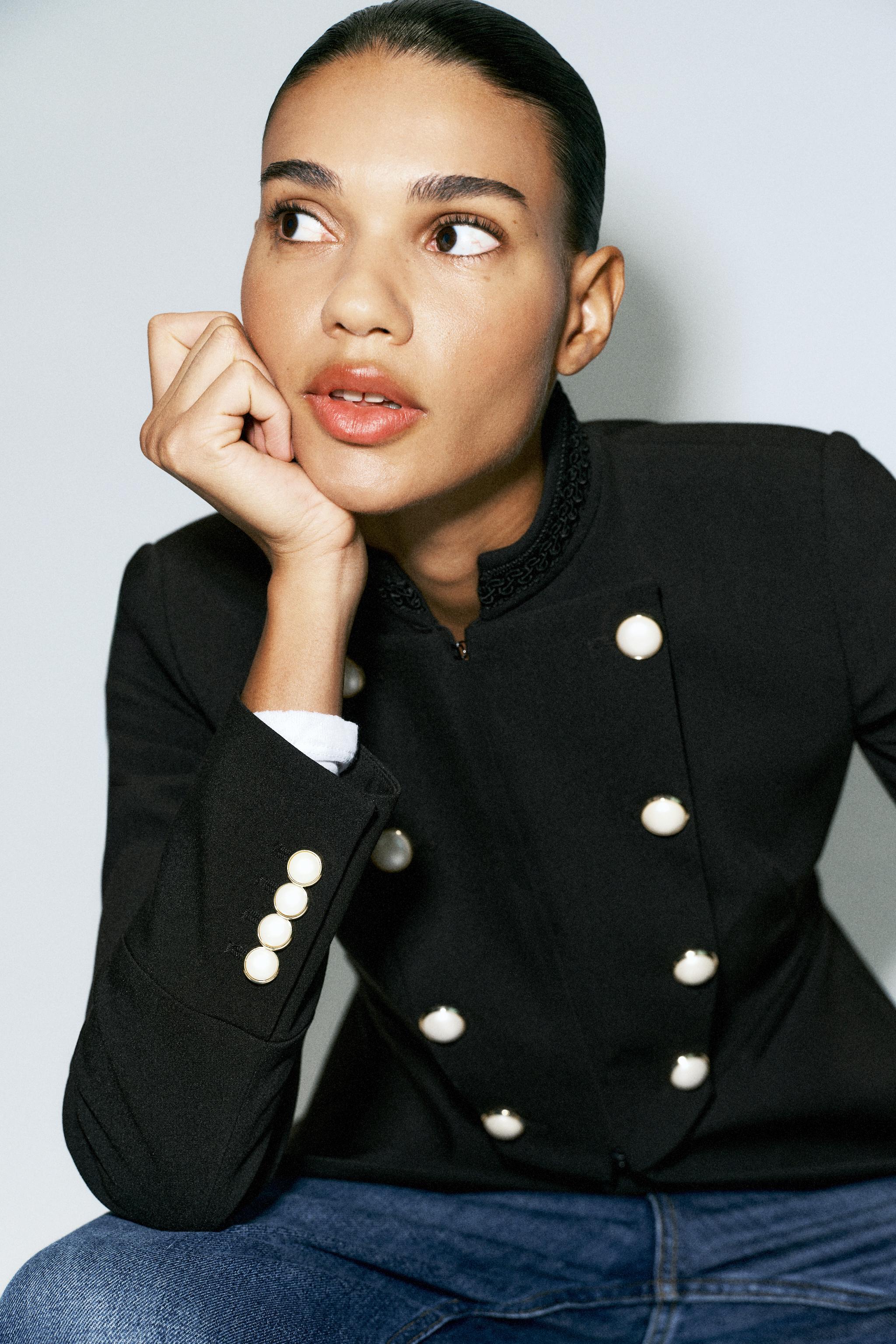 FITTED BUTTON COAT