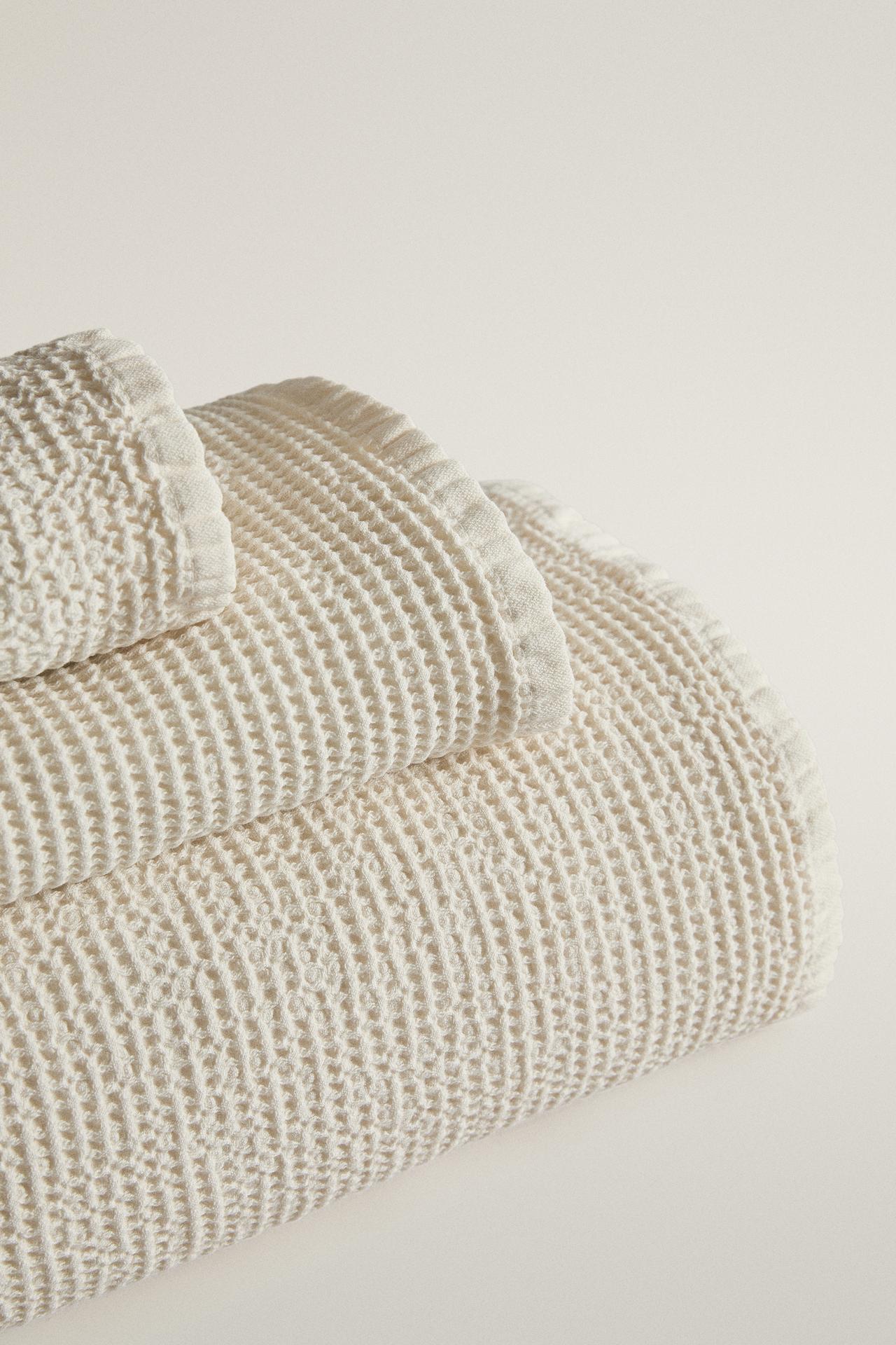 WAFFLE-KNIT TEXTURED BATH TOWEL — Ivory