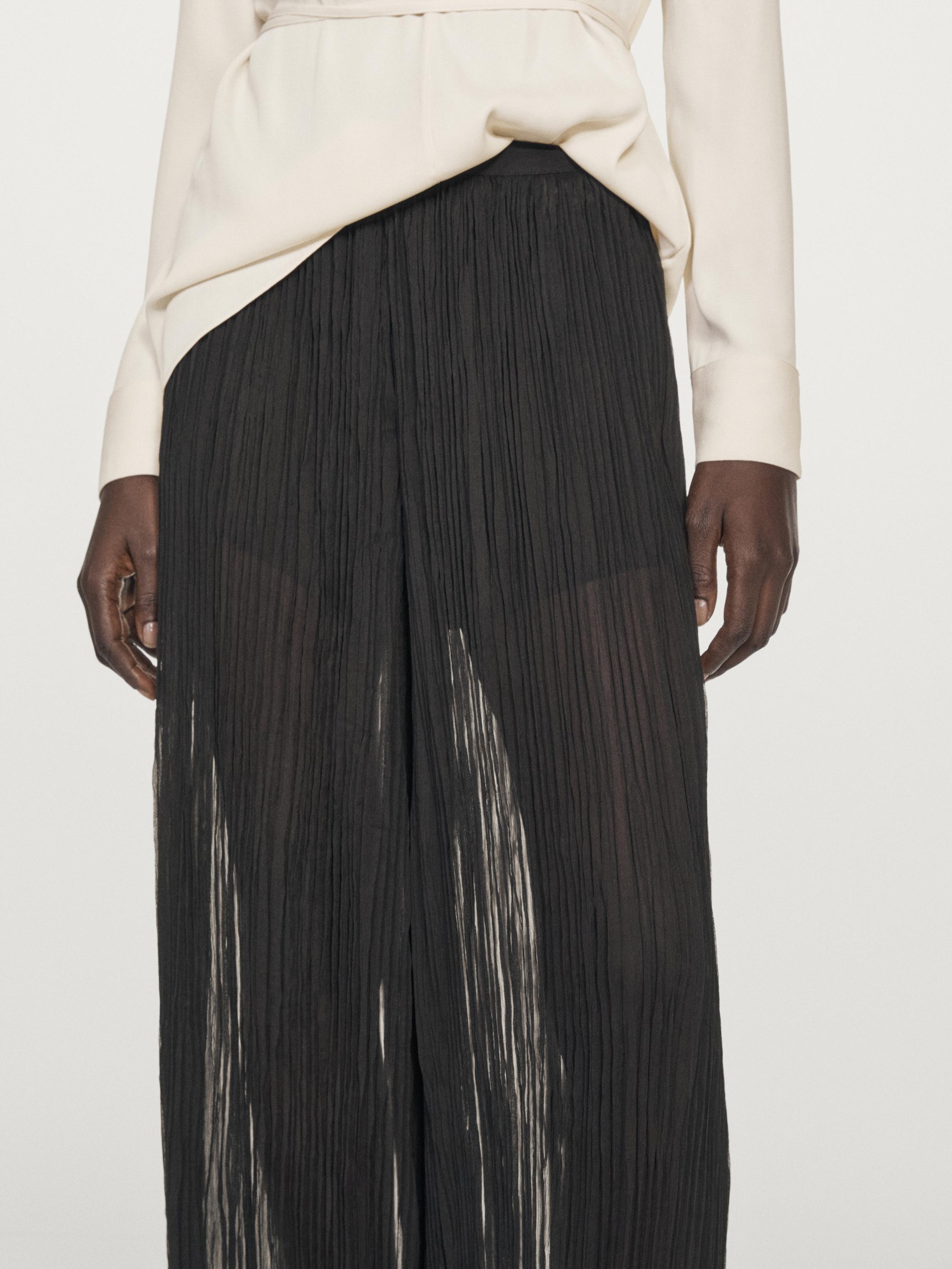 Pleated wide-leg trousers