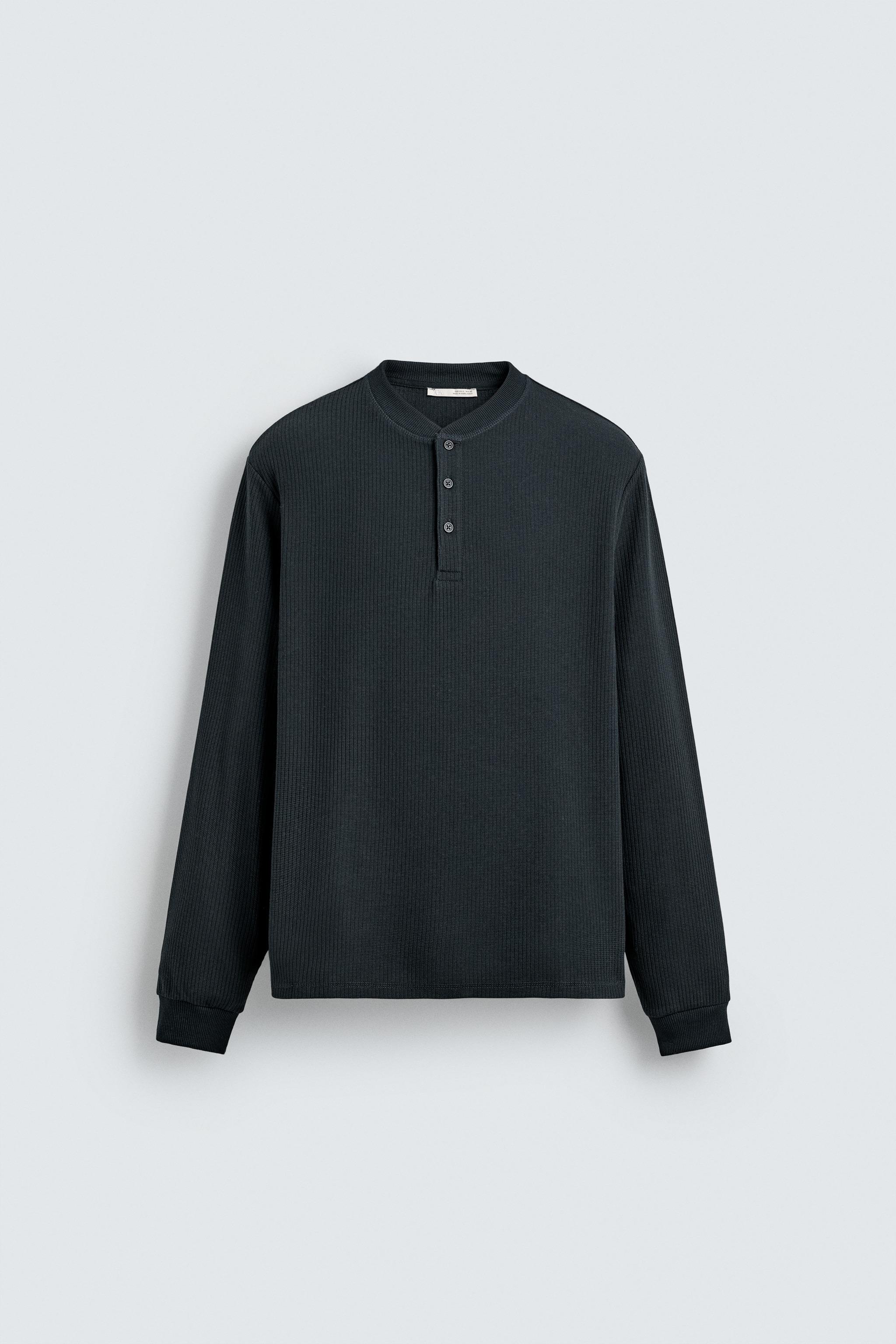 TEXTURED HENLEY COLLAR T-SHIRT