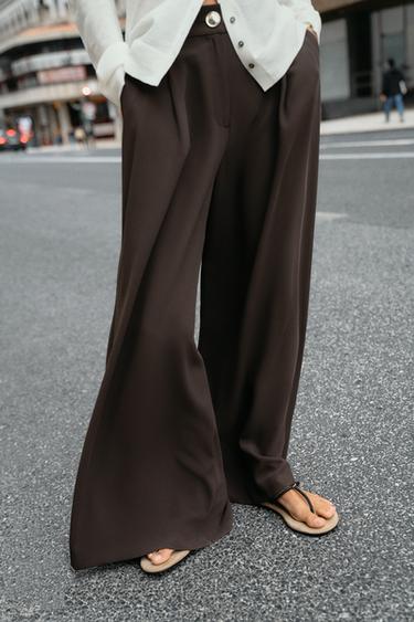 PANTALÓN PALAZZO BOTÓN DORADO - Marrón de Zara