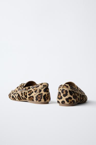CHAUSSURES BATEAU EN CUIR LÉOPARD - Marron de Zara - Image 4