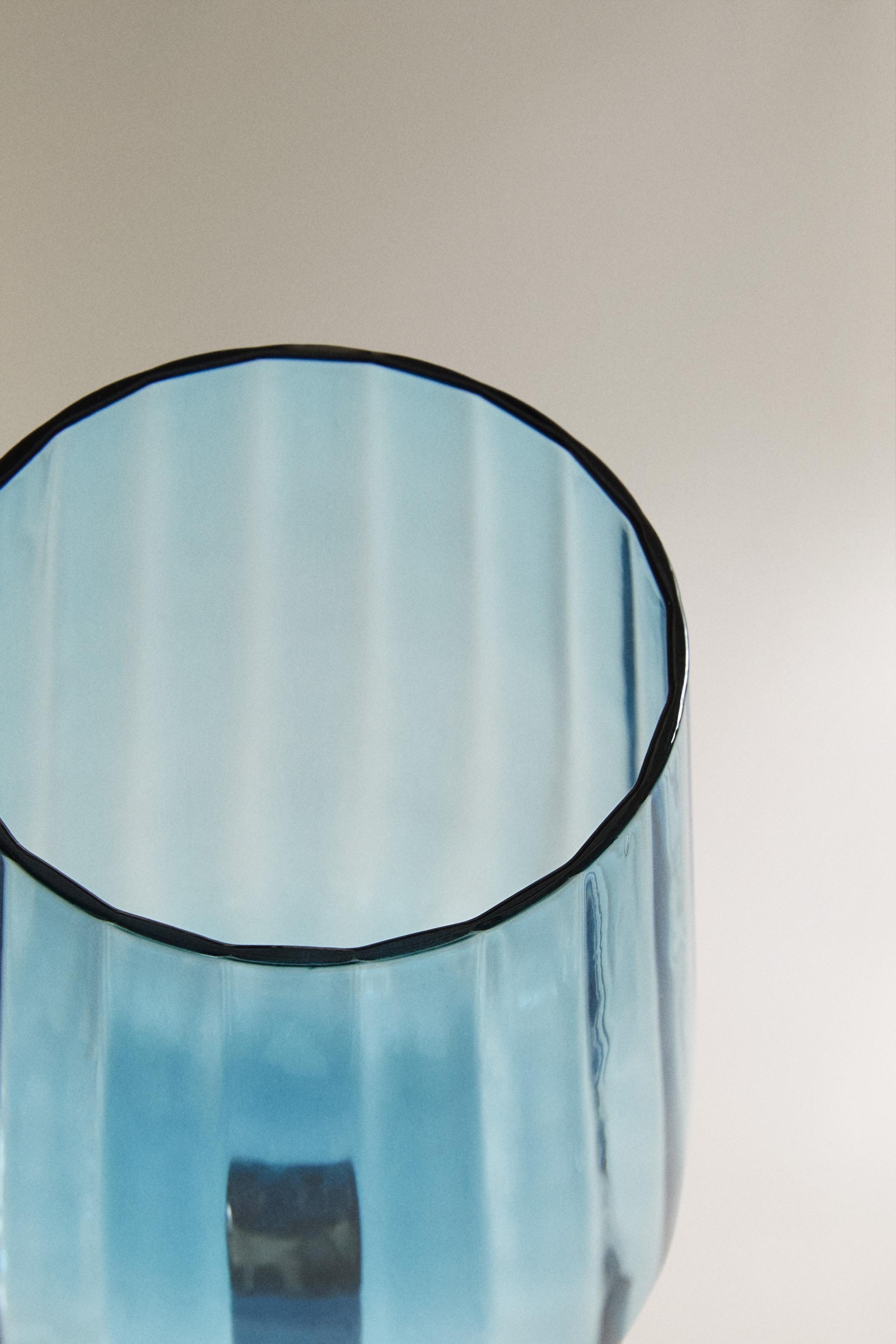 GLASS WITH LINES
