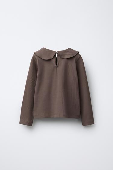 GERIPPTES T-SHIRT MIT BUBIKRAGEN - Braun von Zara