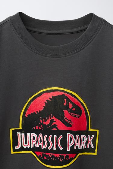 T-SHIRT ILLUSTRATION JURASSIC PARK© X DYLAN´S T-SHIRT CLUB X ZARA - Noir de Zara - Image 2
