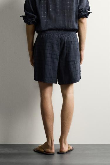 BERMUDA JACQUARD À CARREAUX EN LIN ET COTON - Bleu marine de Zara - Image 2