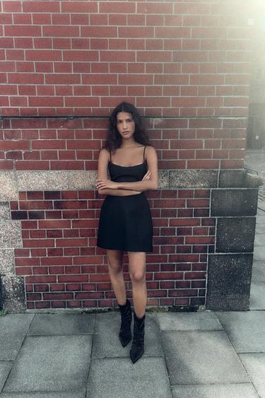 VESTIDO MINI TIRANTES - Negro de Zara