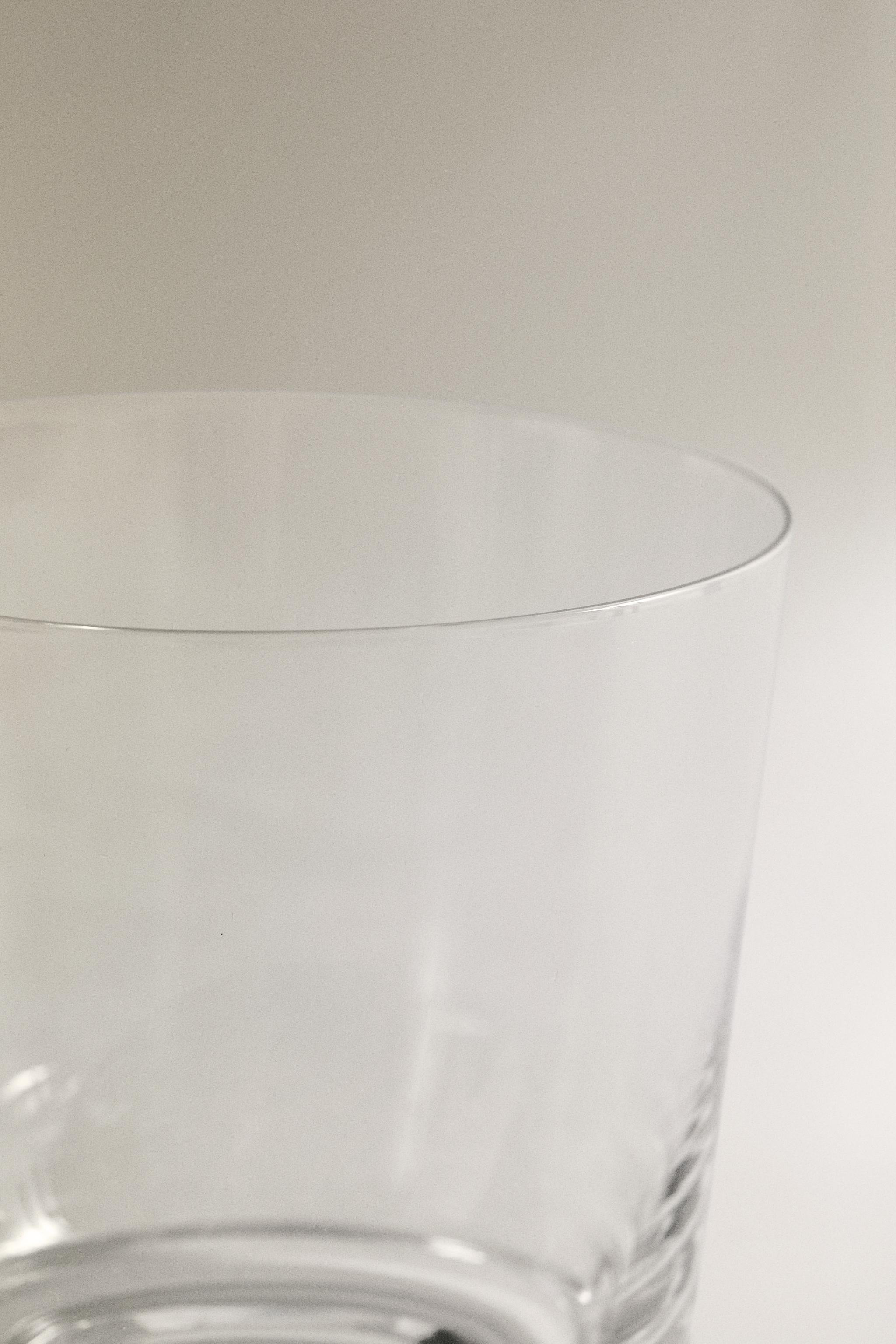 TRANSPARENT GLASS TUMBLER