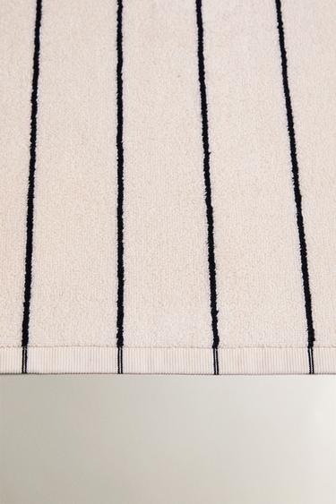 THIN STRIPE BATH MAT - Ivory by Zara - Image 2