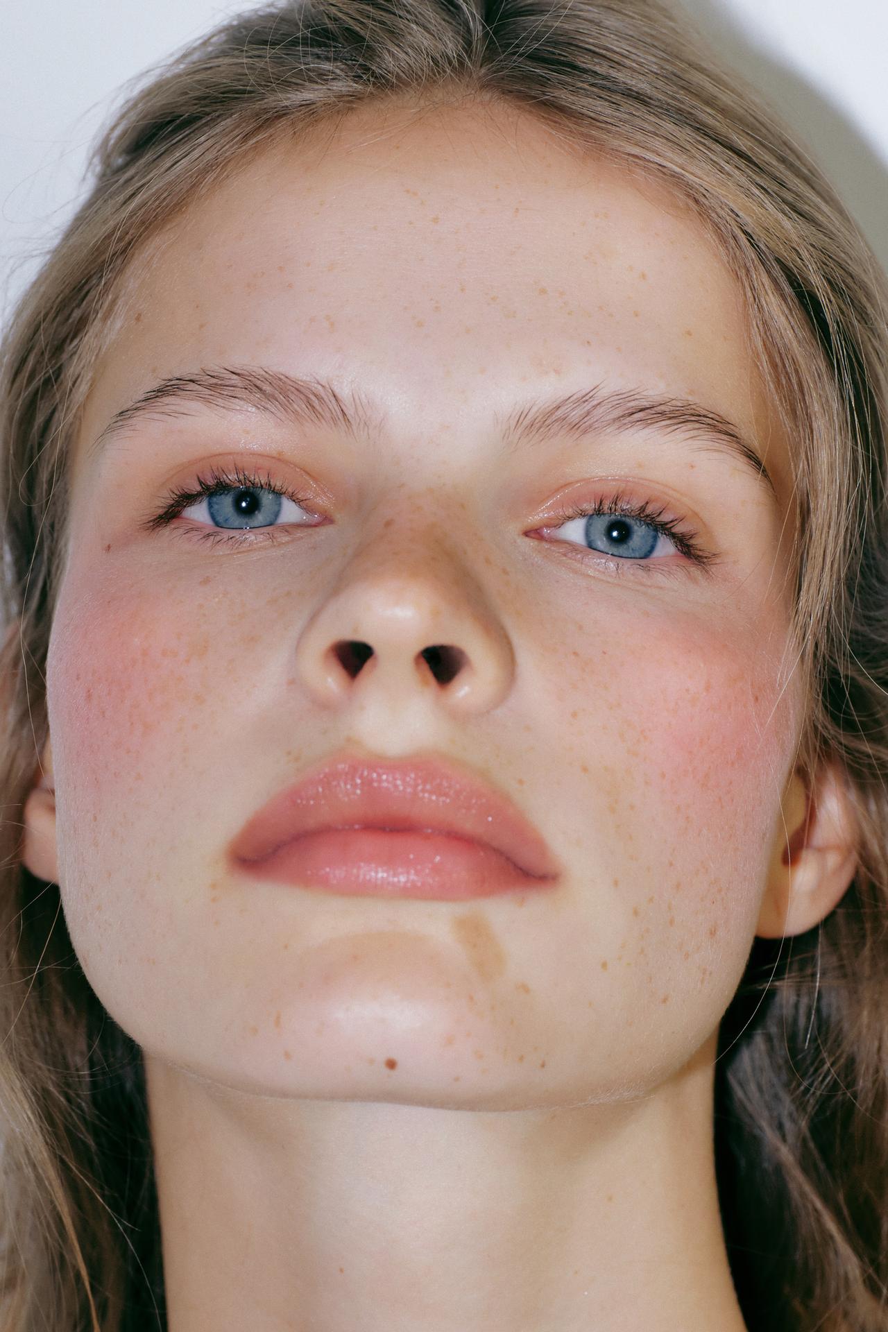 COLOR CODE BLUSH STICK WHISPER PINK — WHISPER PINK