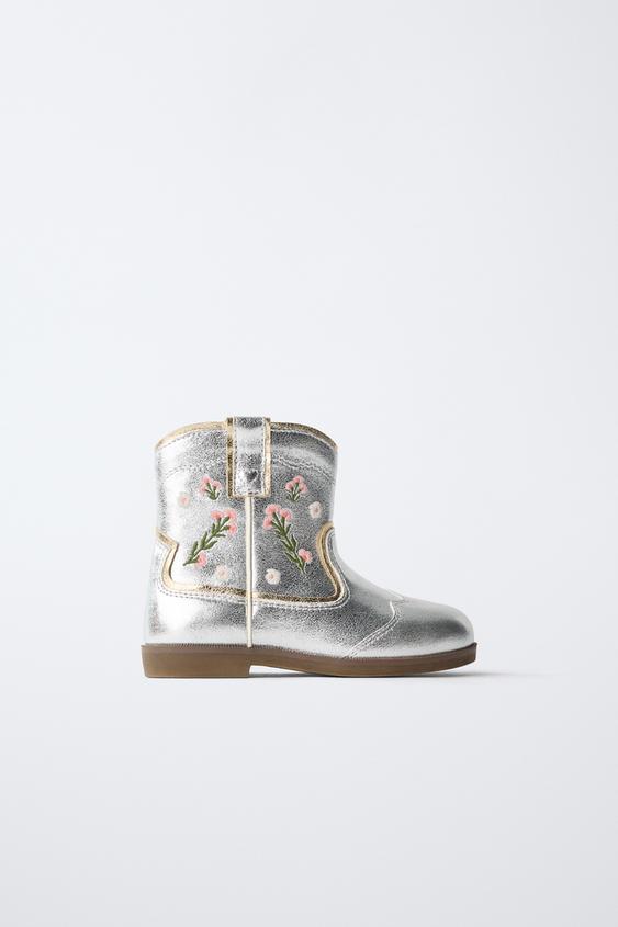 BOTA METALIZADA BORDADOS - Plata de Zara - Imagen 0