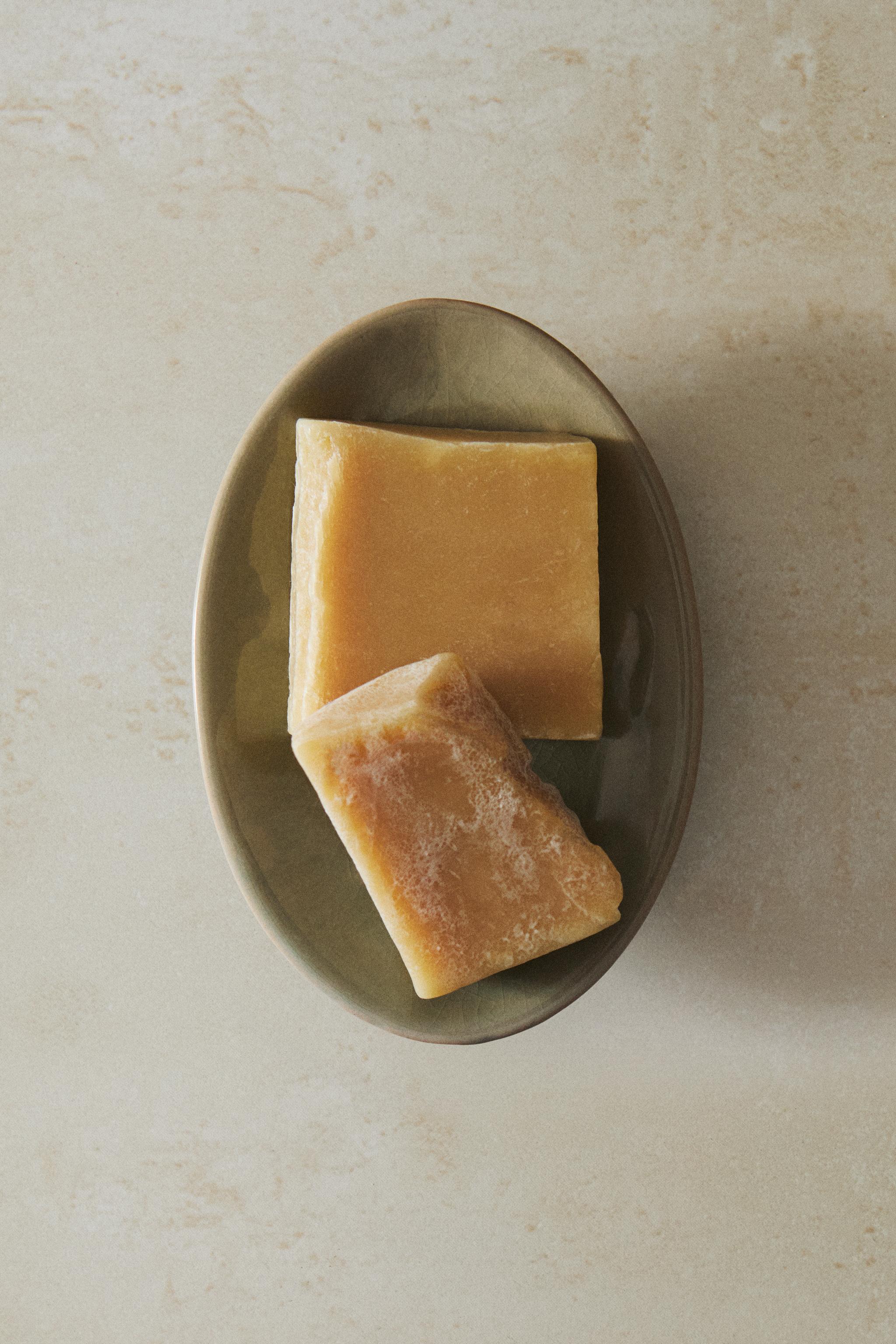 GREENISH BATHROOM SOAP DISH