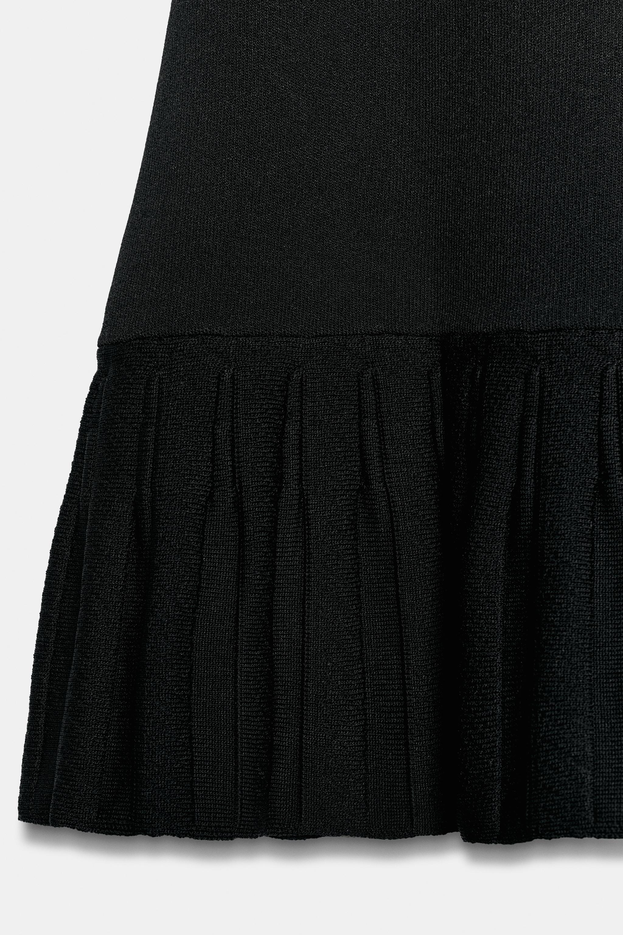 SHORT PLEATED KNIT DRESS - Black
