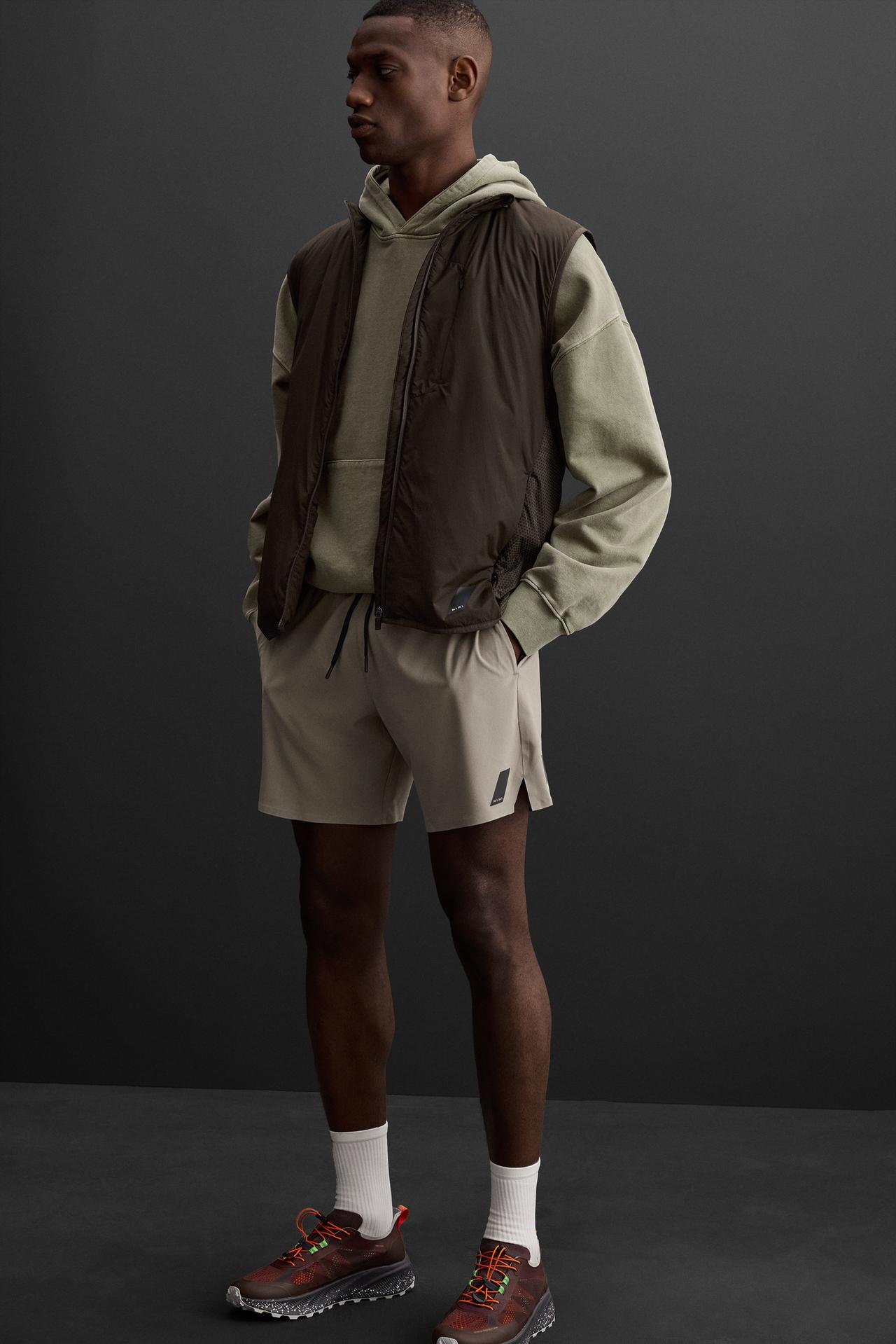 SHORTS بيزيك للتمرين - بني فاتح by Zara