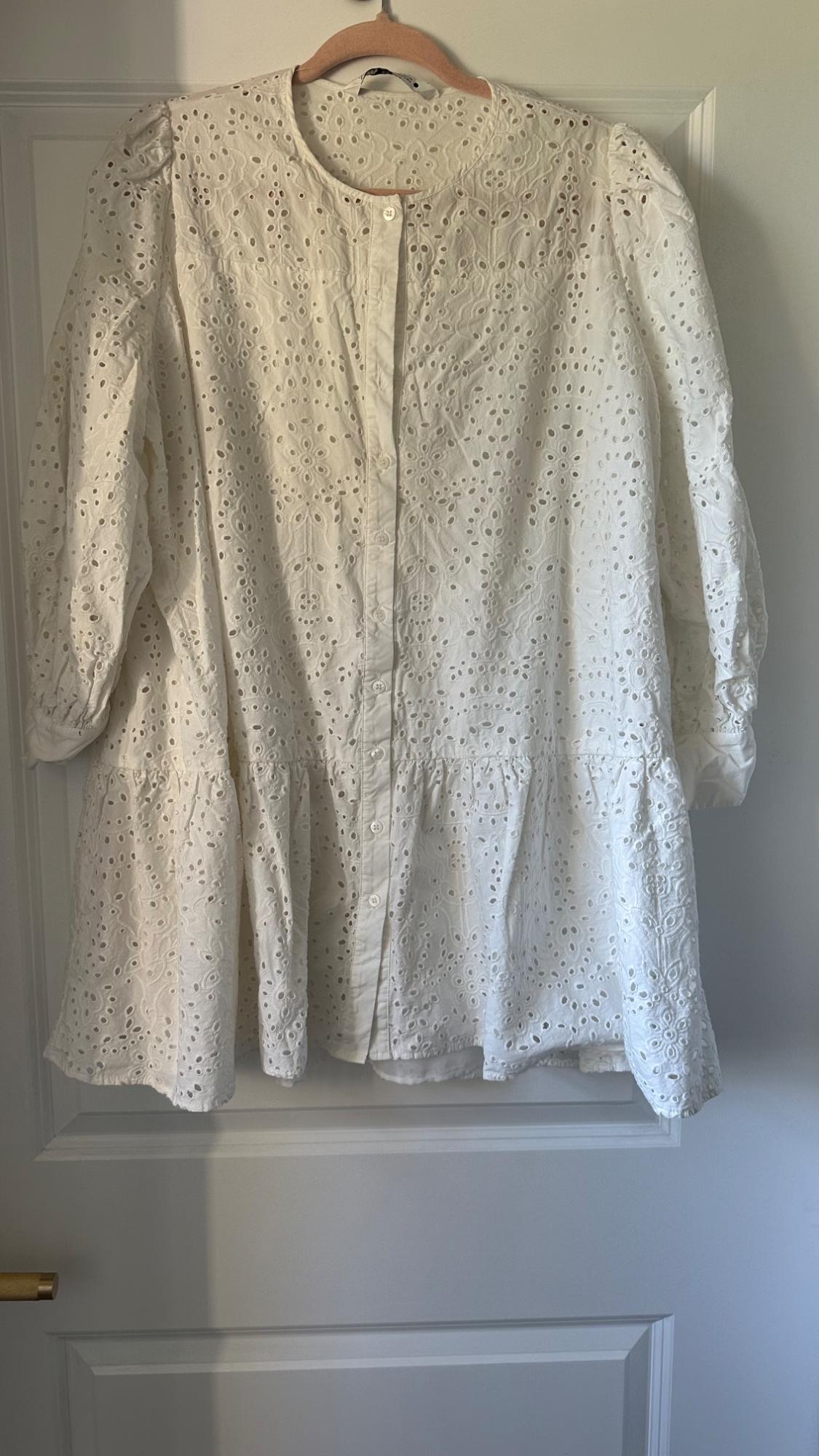 VESTIDO BORDADOS PERFORADOS