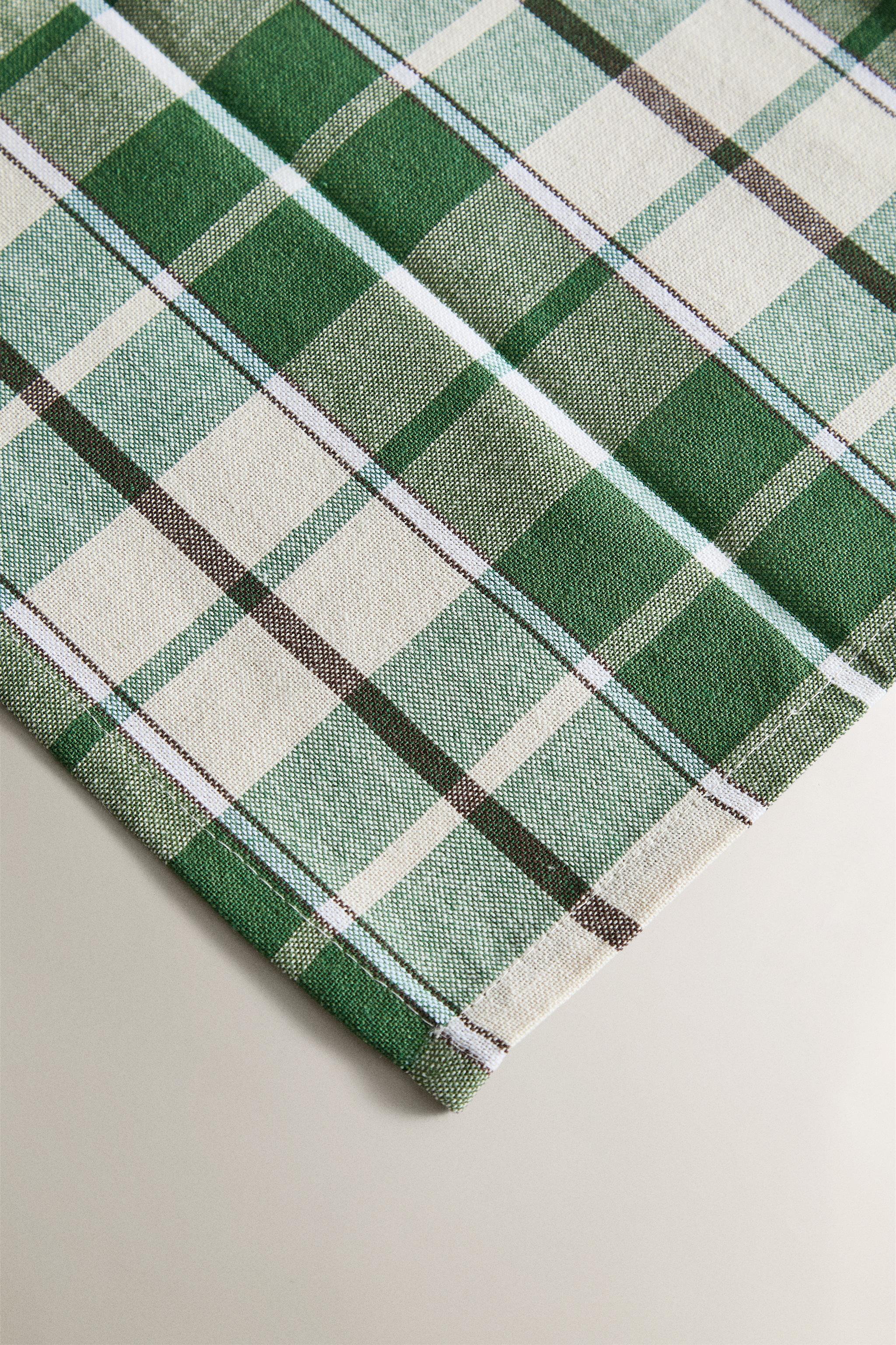 SET OF DYED THREAD NAPKINS (SET OF 2)