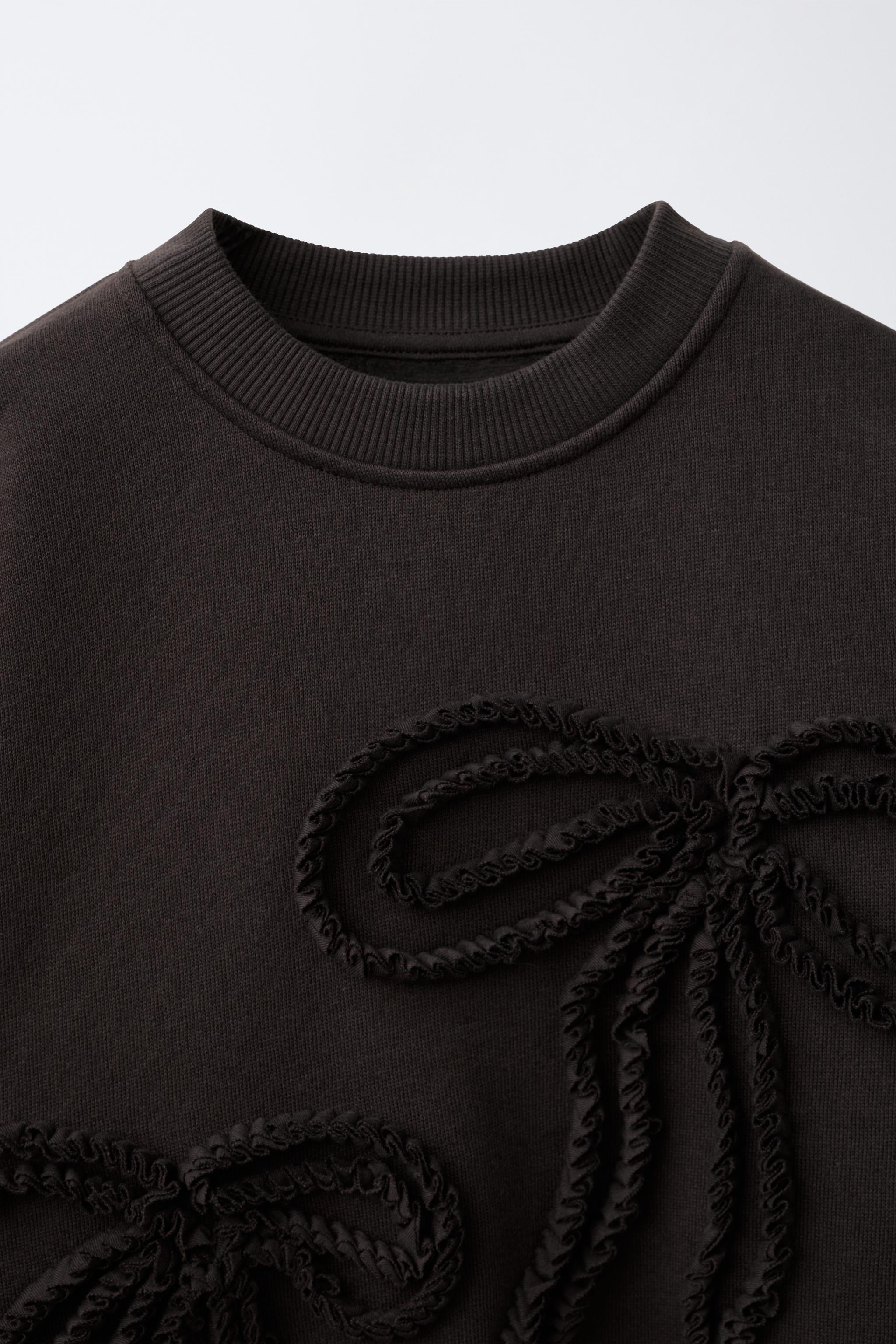BOW APPLIQUÉ SWEATSHIRT