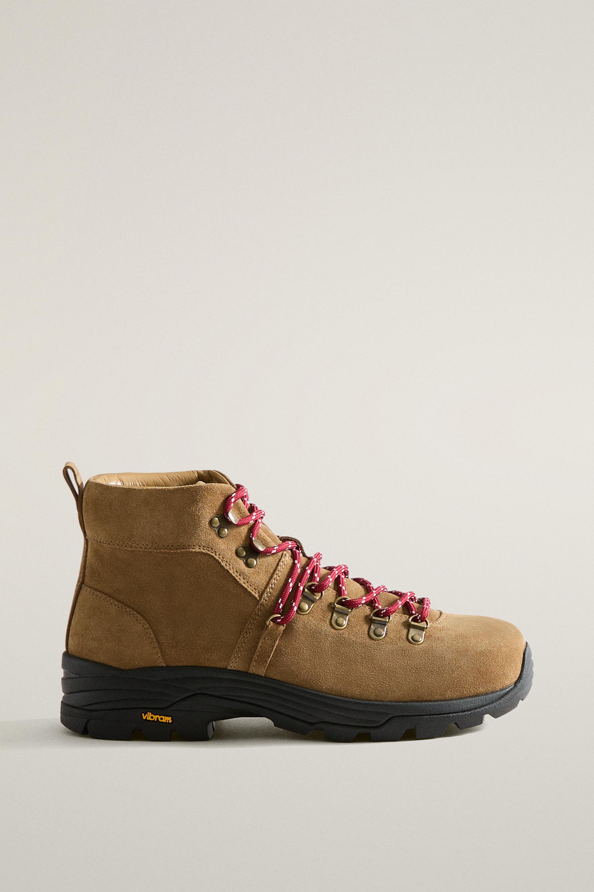 LEATHER HIKING BOOTS