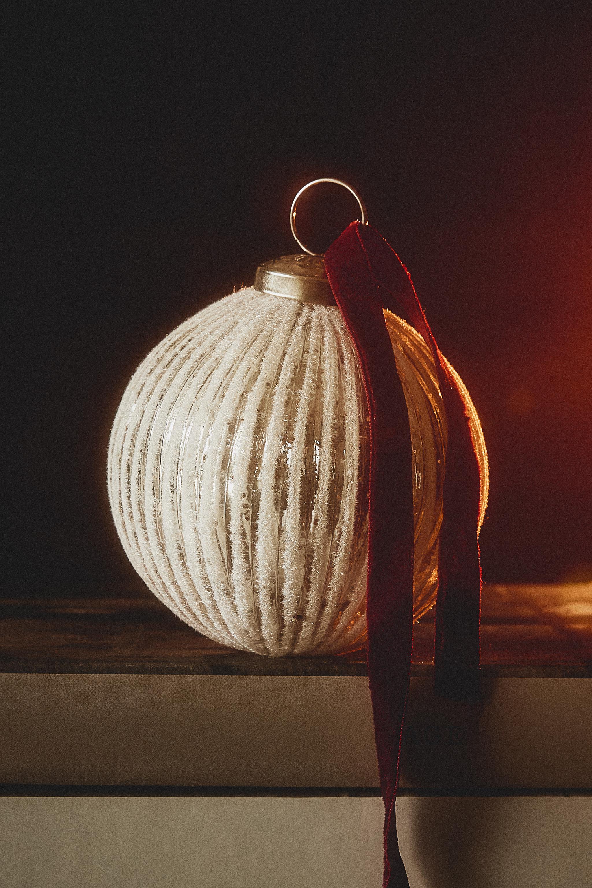 SNOW BALL CHRISTMAS TREE DECORATION