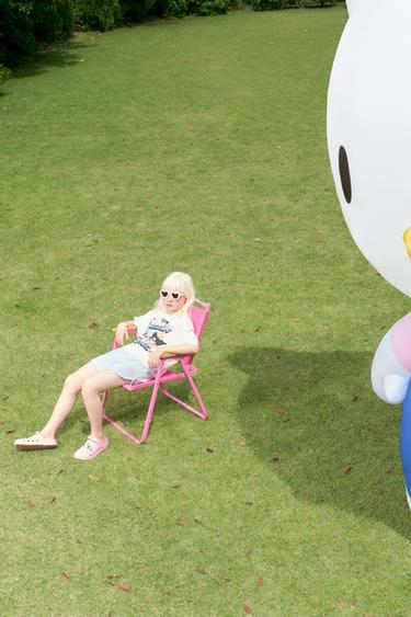 DÉP SỤC NHÀ TẮM HELLO KITTY AND FRIENDS © - Hồng từ Zara