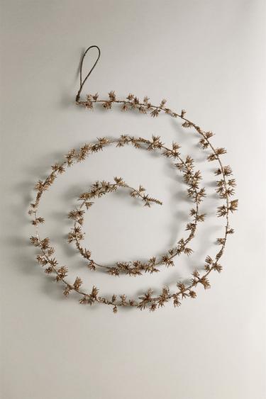 SPARKLY CHRISTMAS LEAF GARLAND - ذهبي الخاص بـ Zara