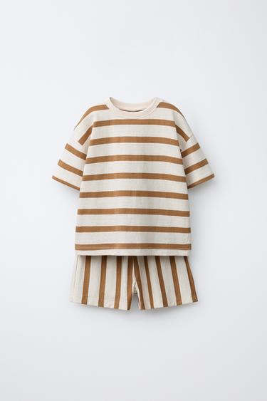 CONJUNTO JOGGING CAMISETA Y BERMUDA RAYAS - Ocre de Zara