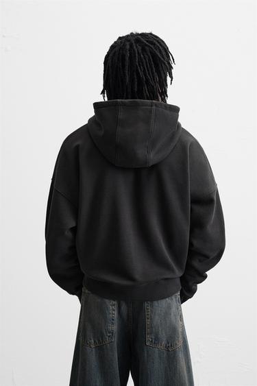SWEAT DÉLAVÉ À ZIP ET TEXTES - Noir de Zara - Image 2