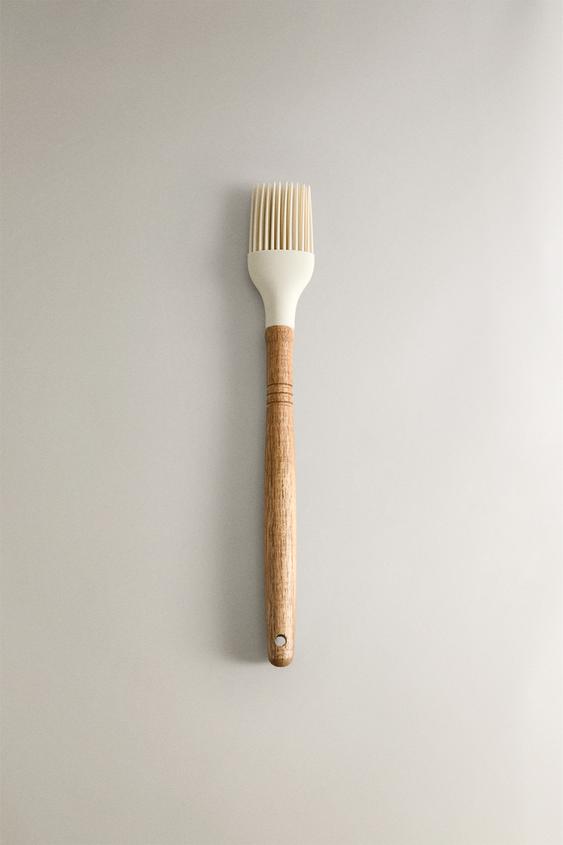 SILICONE AND WOOD BRUSH