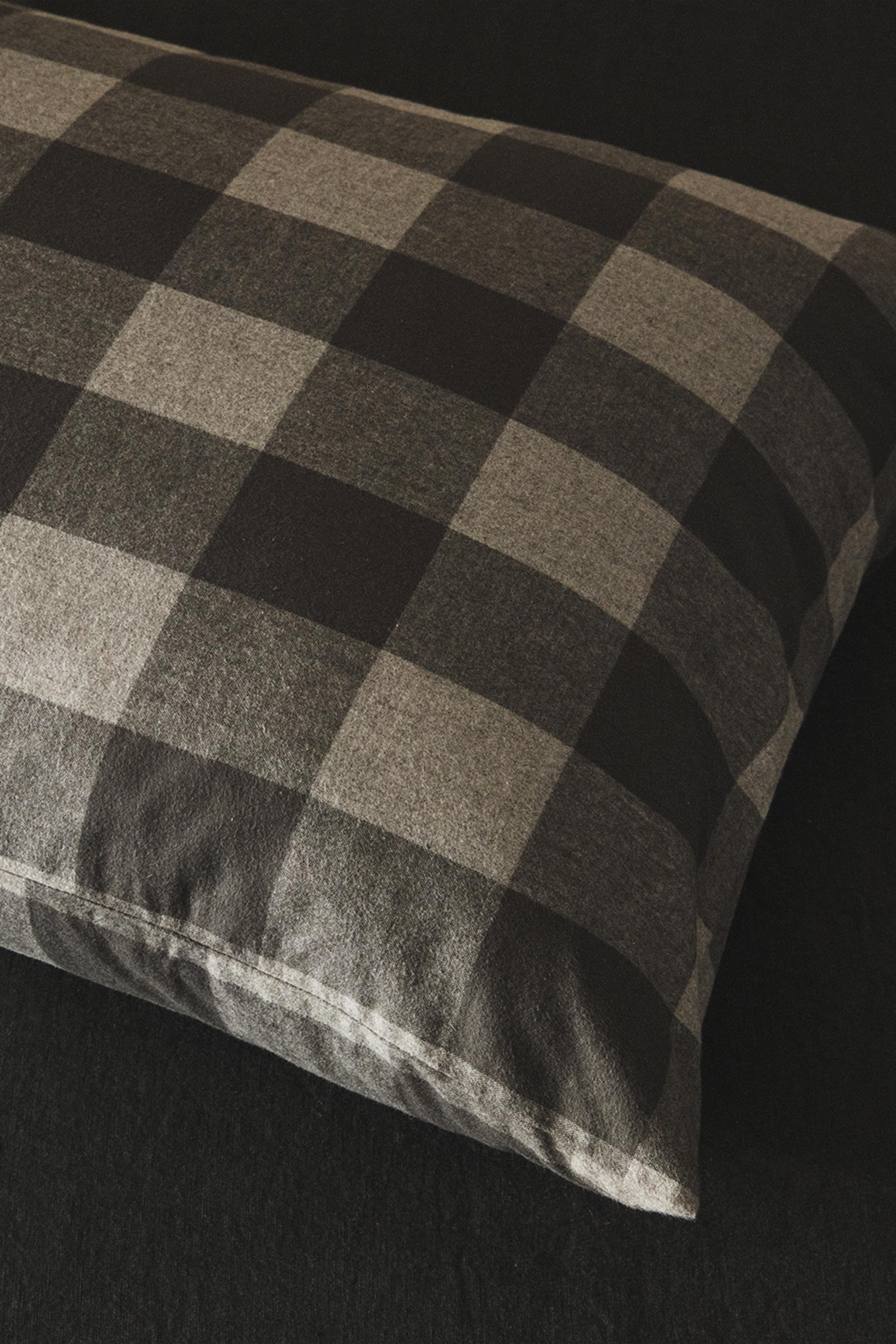 TAIE D’OREILLER FLANELLE CARREAUX