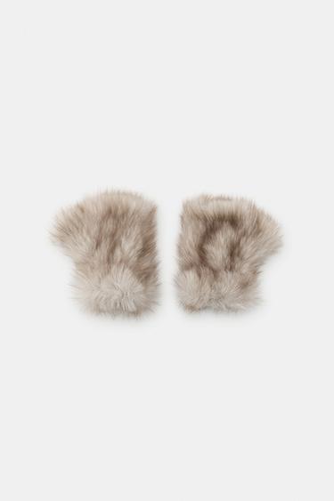 SHORT FAUX FUR MITTENS - Ecru by Zara