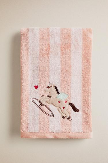 KIDS' UNICORN TOWEL - Pink by Zara